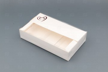 Купить Коробка для 4 эклеров с окном 250х150х50мм белый с сердечком. Мир упаковки